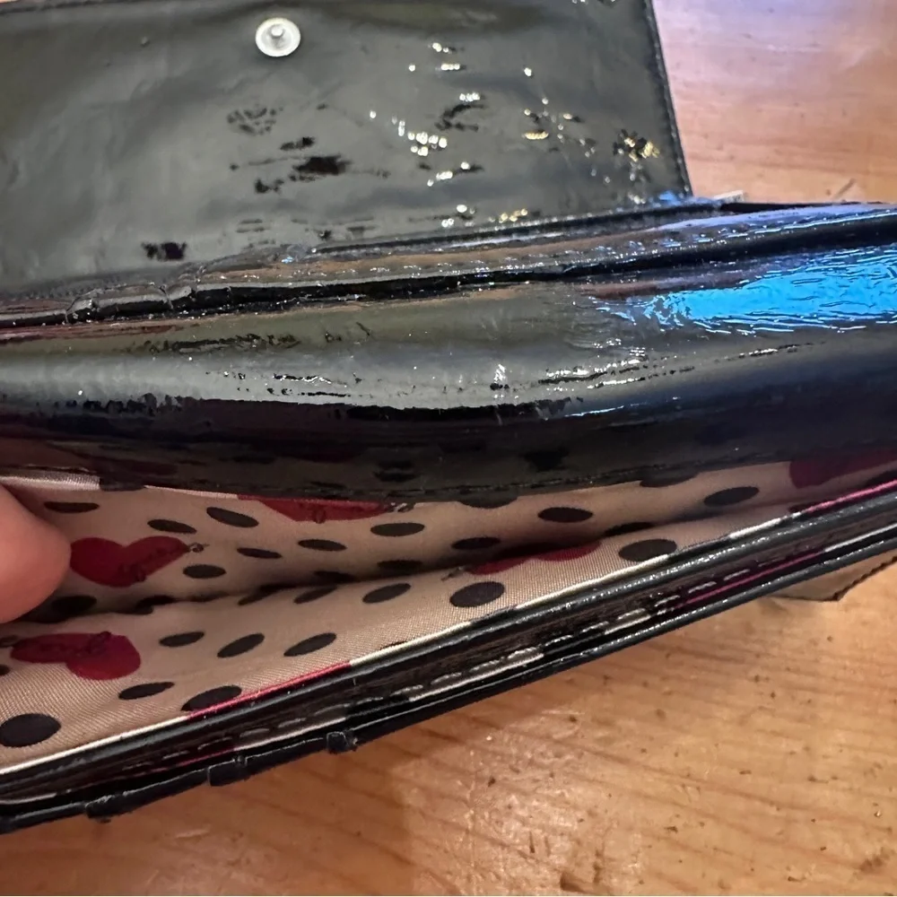 NWT Guess sequin bow wallet🎀